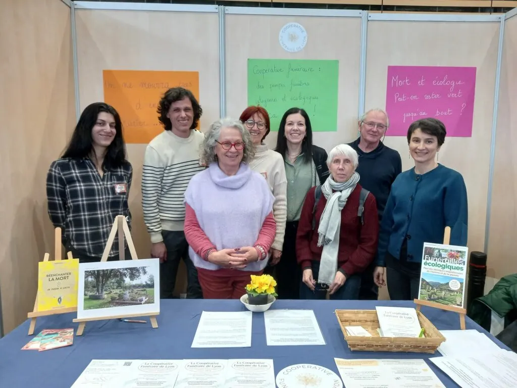 Salon-Primevere-benevoles-et-adherents-sur-le-stand